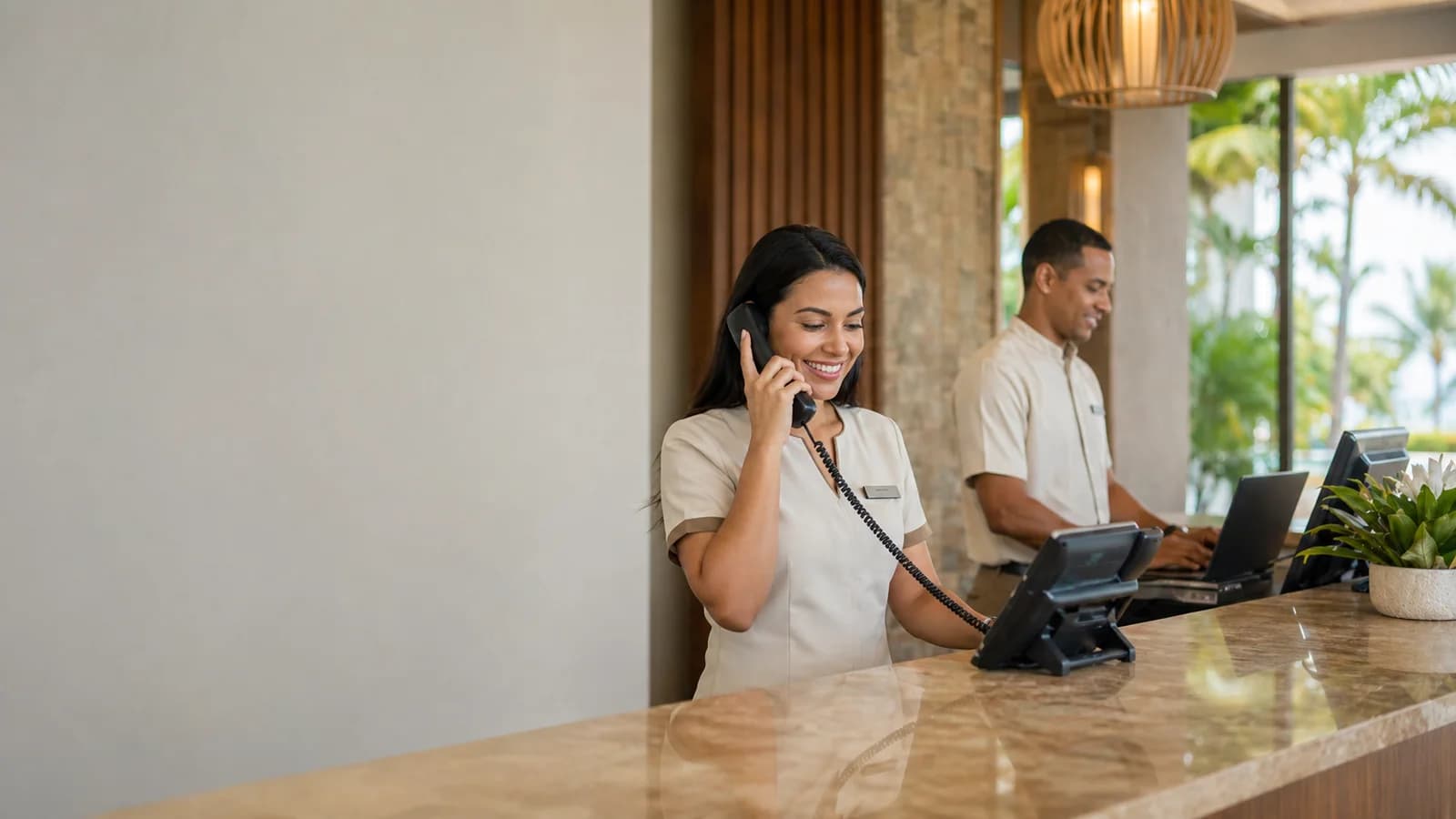 Telefonia VoIP para hoteles con recepcion, reservas, habitaciones y departamentos conectados